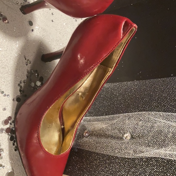 Kelly & Katie patent leather red high heels - Picture 10 of 16